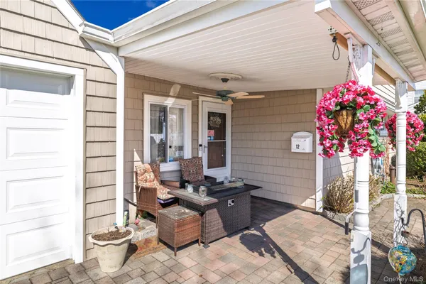 $949,000 | 12 Link Lane, Hicksville, NY 11801