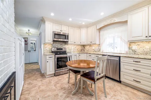 $949,000 | 12 Link Lane, Hicksville, NY 11801