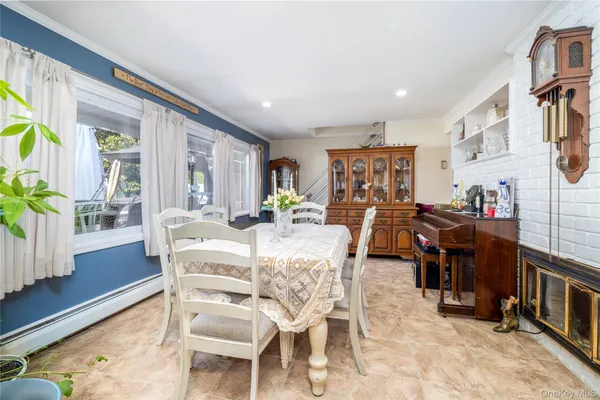 $949,000 | 12 Link Lane, Hicksville, NY 11801