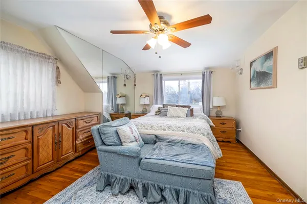 $949,000 | 12 Link Lane, Hicksville, NY 11801
