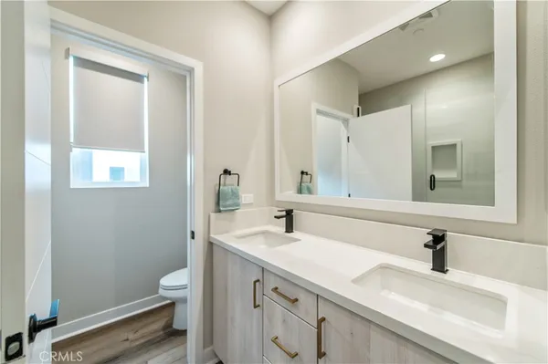 $993,100 | 824 South Harbor Boulevard, Santa Ana, CA 92704