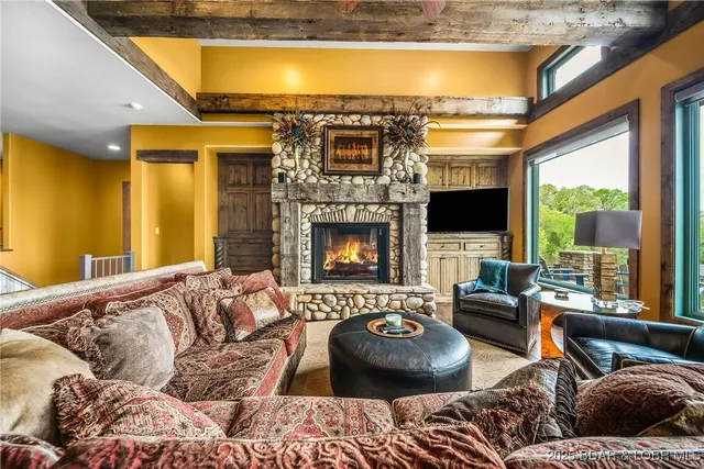 $2,250,000 | 32 Wild Pine Court, Sunrise Beach, MO 65079