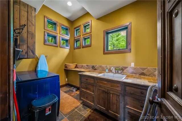 $2,250,000 | 32 Wild Pine Court, Sunrise Beach, MO 65079