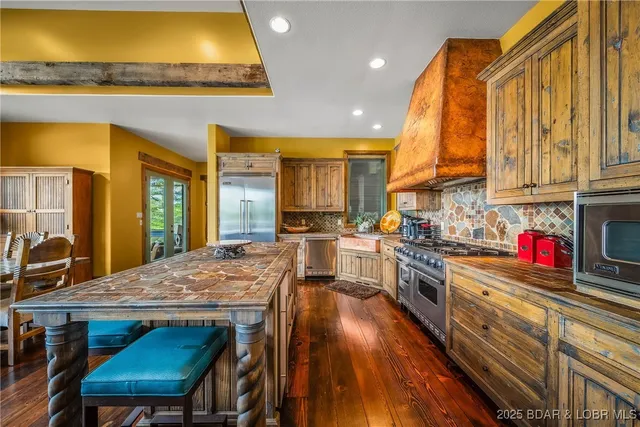 $2,250,000 | 32 Wild Pine Court, Sunrise Beach, MO 65079