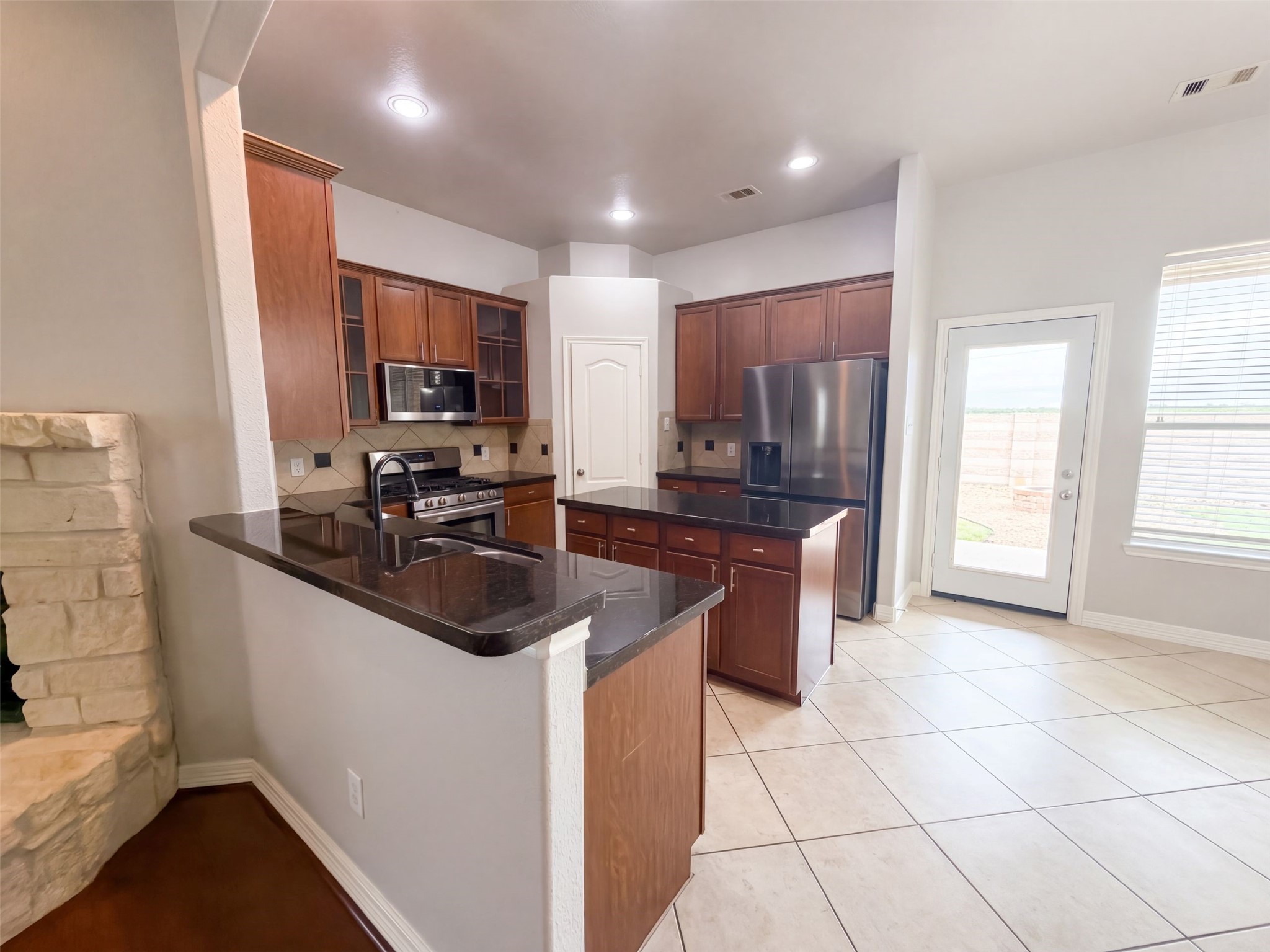 9411 Silver Ridge Drive Rosharon, TX 77583 - Photo 6 of 27 Gallery Image 6