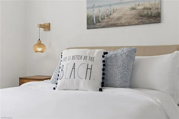 $2,400 | 742 111th Avenue North, Naples, FL 34108