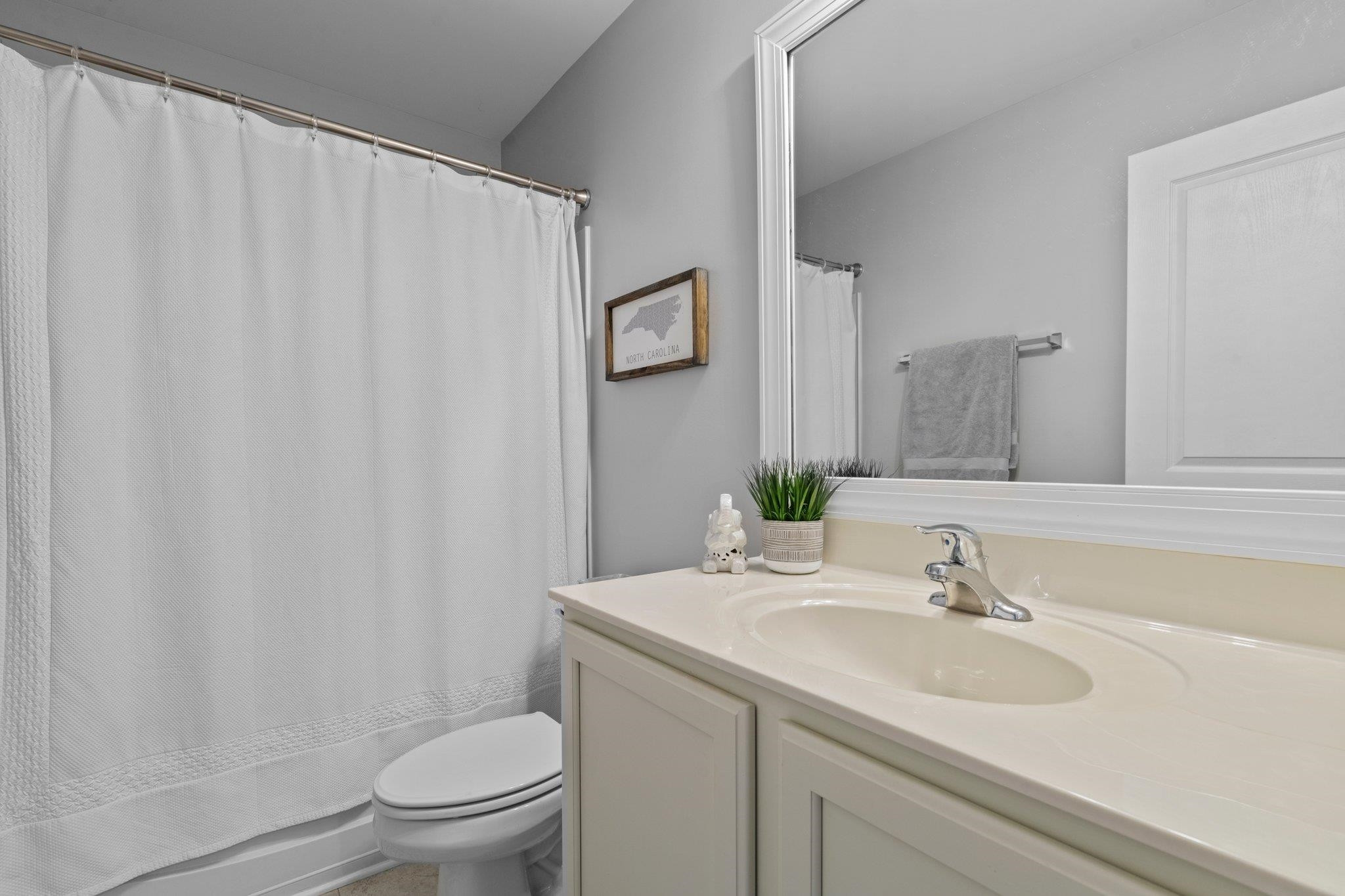 816 Bryant Street Raleigh, NC 27603 - Photo 22 of 26 Guest Bathroom