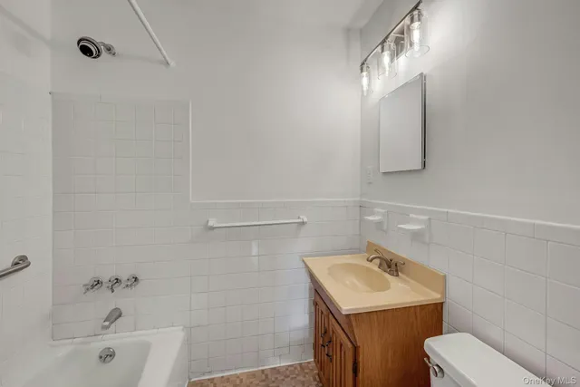 $249,000 | 2261 Palmer Avenue, Unit 2M, New Rochelle, NY 10801