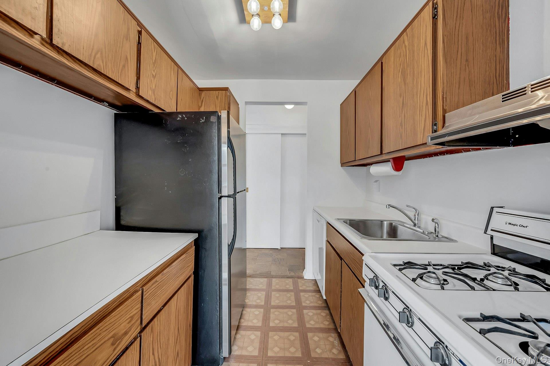 2261 Palmer Avenue, Unit 2M New Rochelle, NY 10801 - Photo 4 of 22