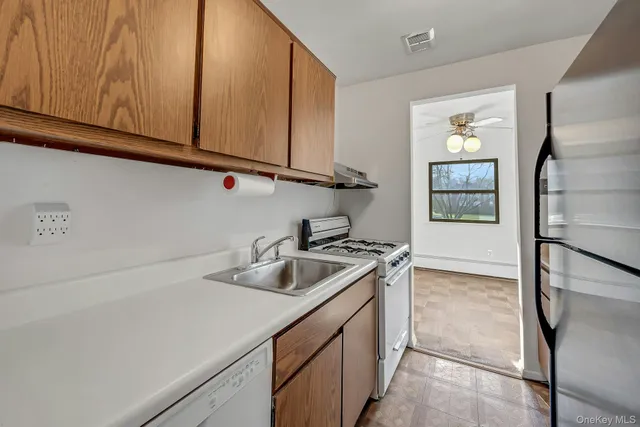 $249,000 | 2261 Palmer Avenue, Unit 2M, New Rochelle, NY 10801