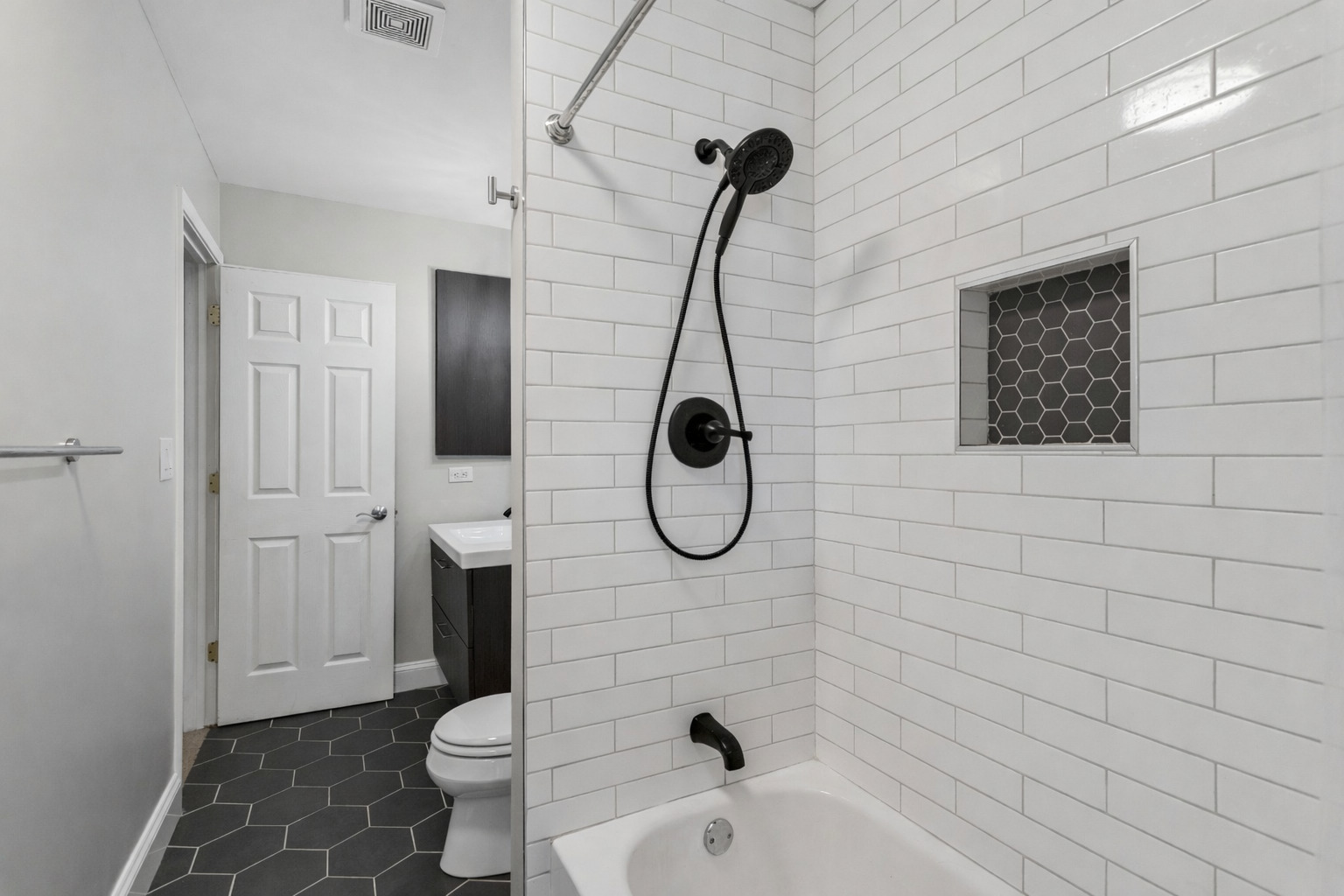 745 Buffalo Circle Carol Stream, IL 60188 - Photo 13 of 19