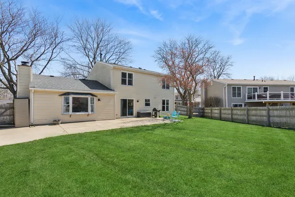 $394,000 | 745 Buffalo Circle, Carol Stream, IL 60188