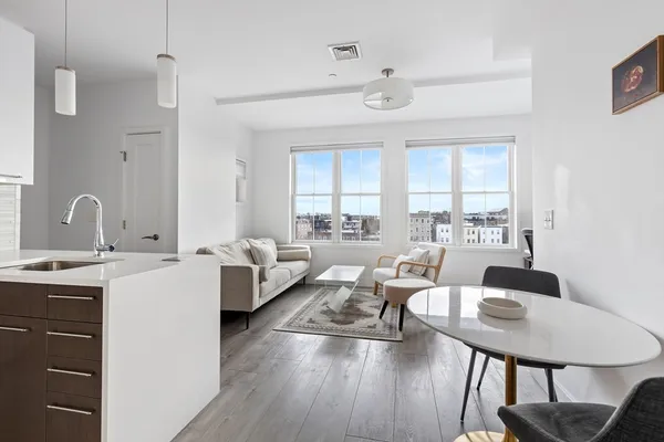 $3,000 | 70 Bremen Street, Unit 501, Boston, MA 02128