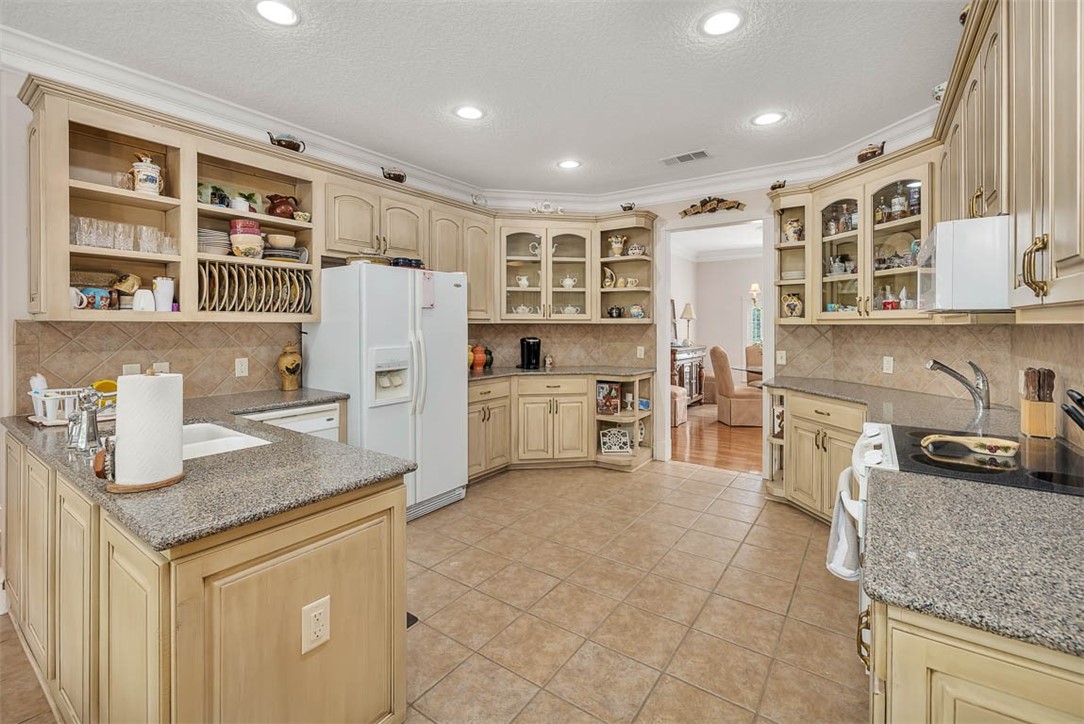 467 Midway Circle Brunswick, GA 31523 - Photo 9 of 55