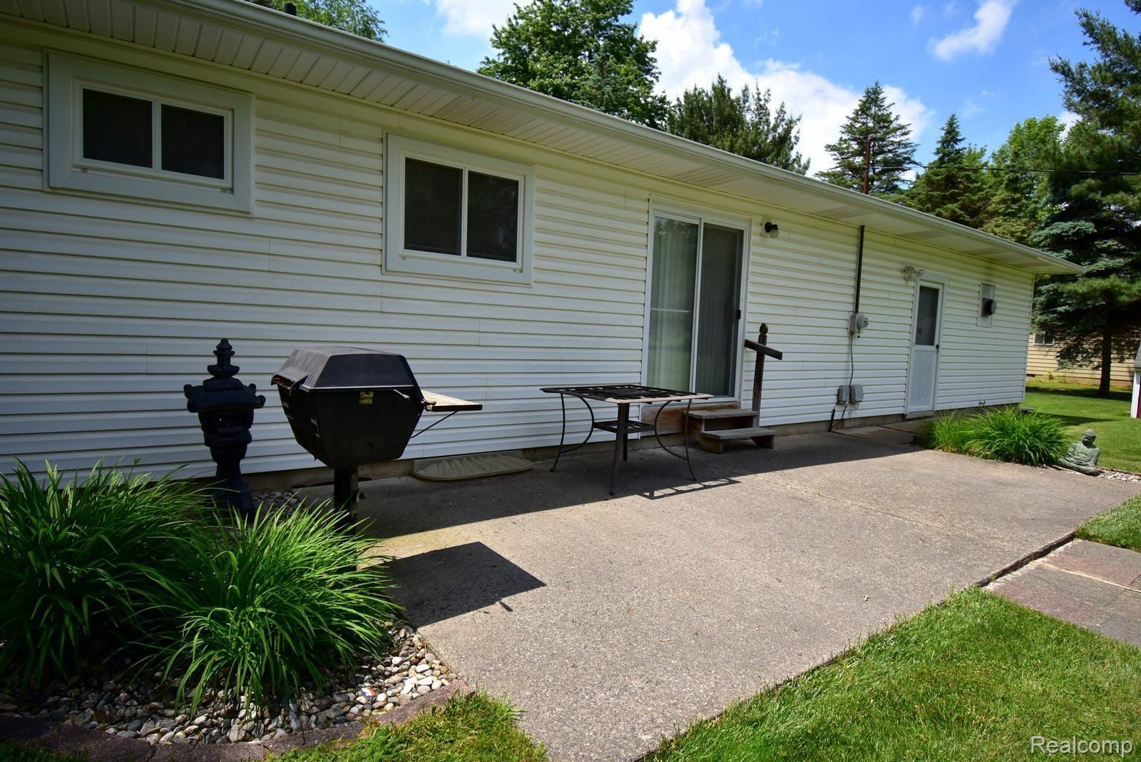 8571 Farley Road Pinckney, MI 48169 - Photo 21 of 32 18 PATIO.JPG