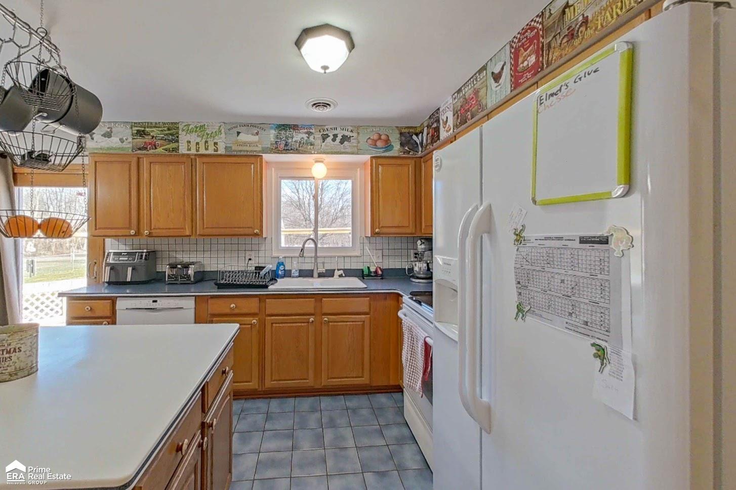 11399 East Stanley Road Davison, MI 48423 - Photo 3 of 60 50103786-2.JPG