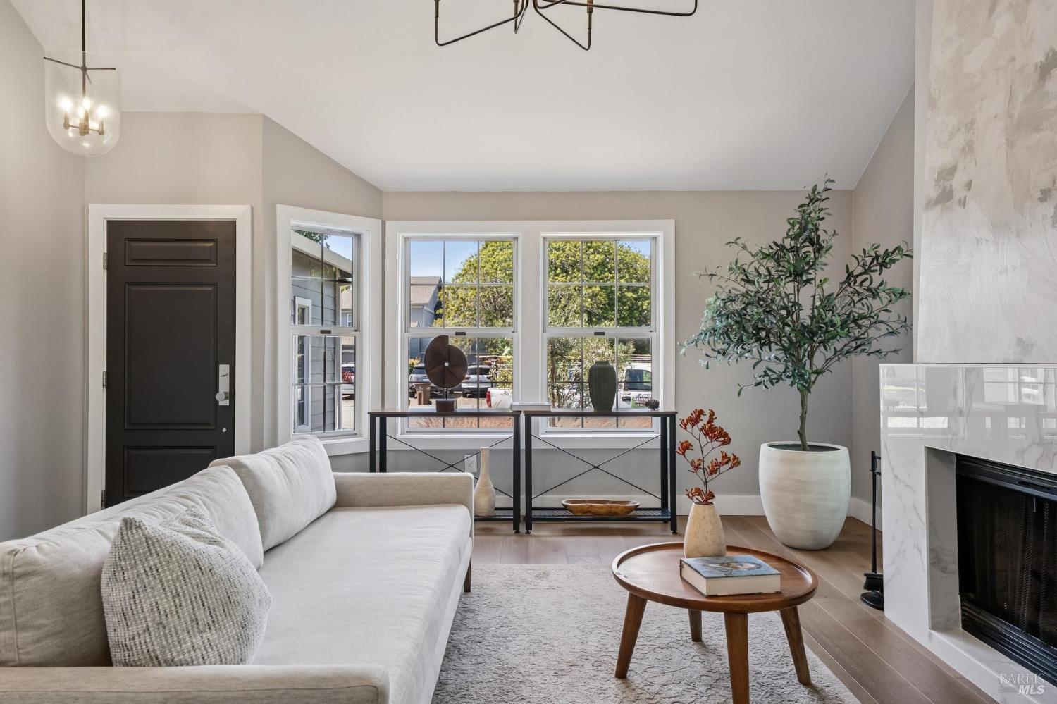 22 Hyannis Cove San Rafael, CA 94901 - Photo 5 of 45