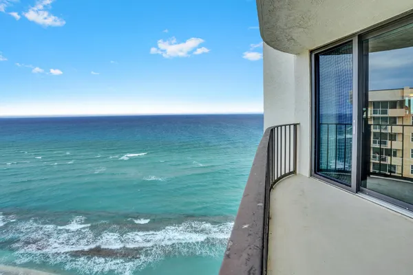 $3,350 | 5420 North Ocean Drive, Unit 1803, Singer Island, FL 33404