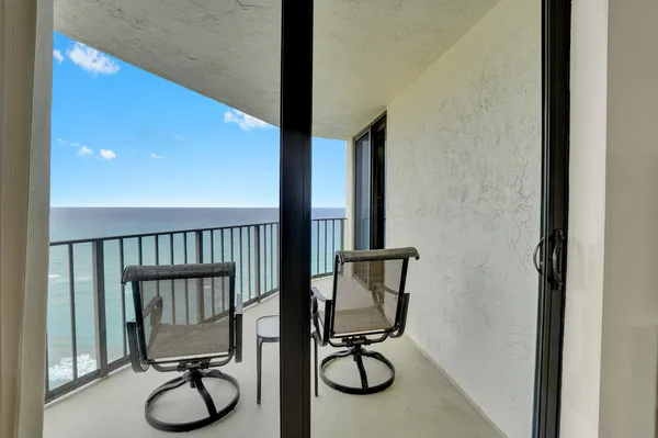 $3,350 | 5420 North Ocean Drive, Unit 1803, Singer Island, FL 33404