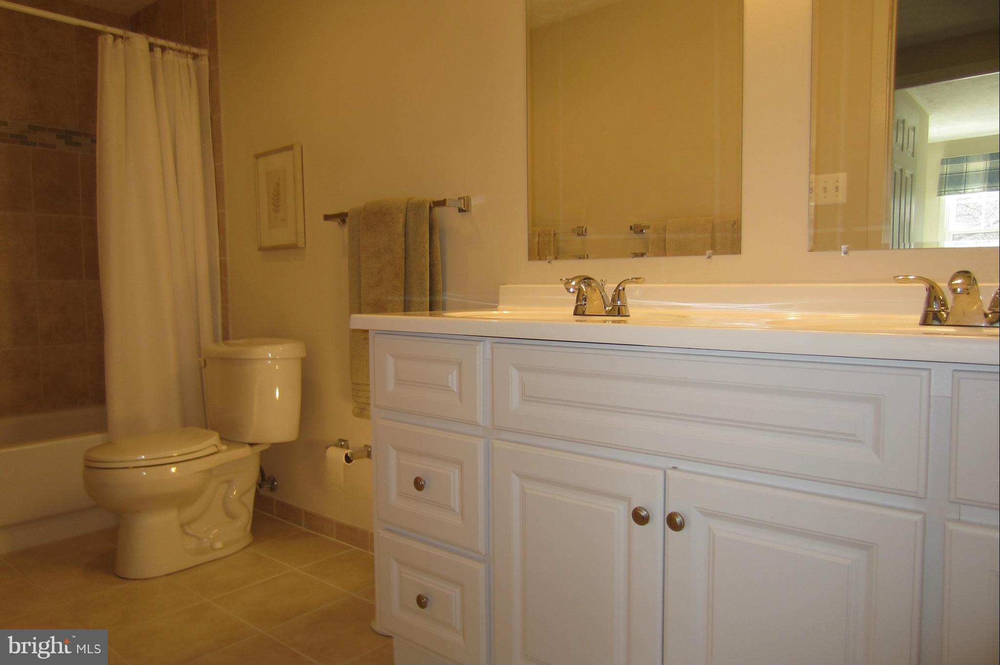 9914 Manet Road Burke, VA 22015 - Photo 15 of 22 Bath