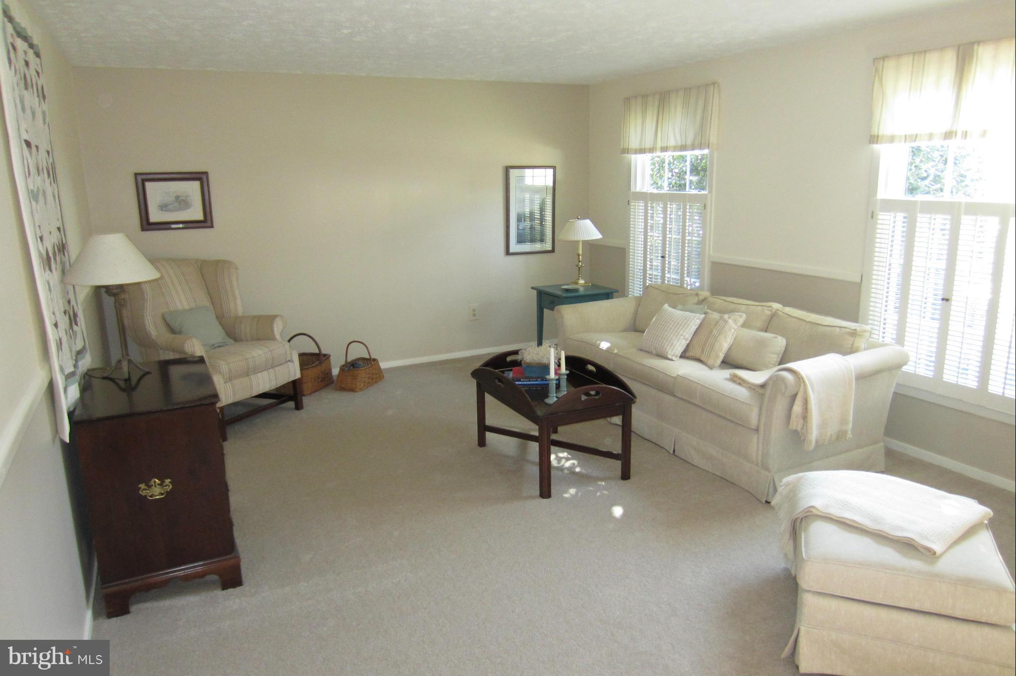9914 Manet Road Burke, VA 22015 - Photo 3 of 22 Living Room