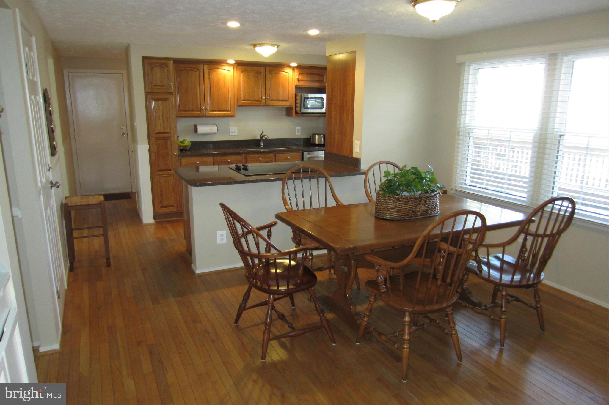 9914 Manet Road Burke, VA 22015 - Photo 5 of 22 Kitchen