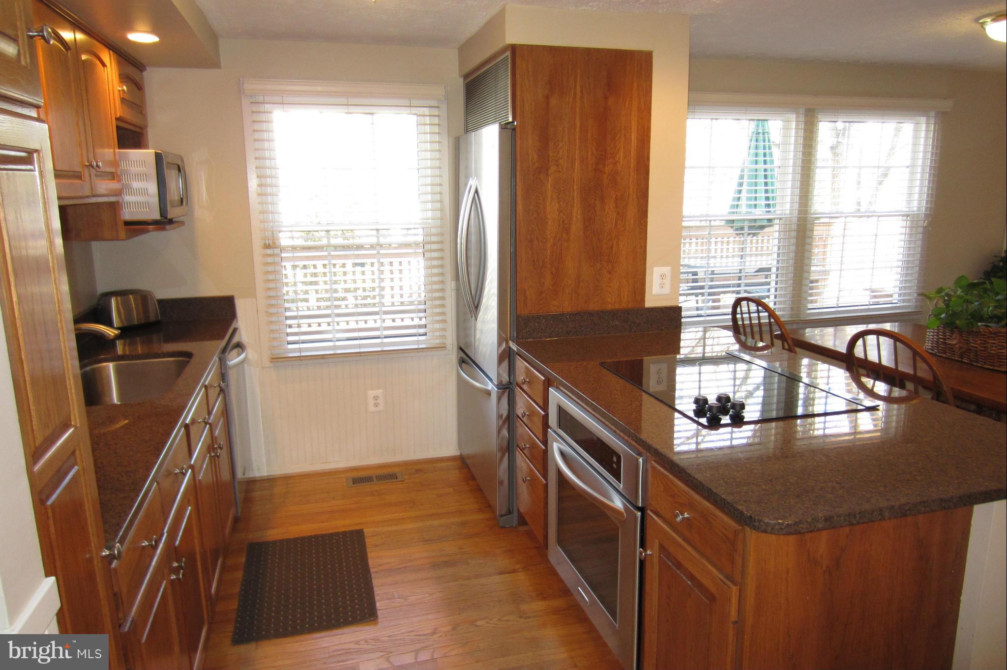 9914 Manet Road Burke, VA 22015 - Photo 6 of 22 Kitchen