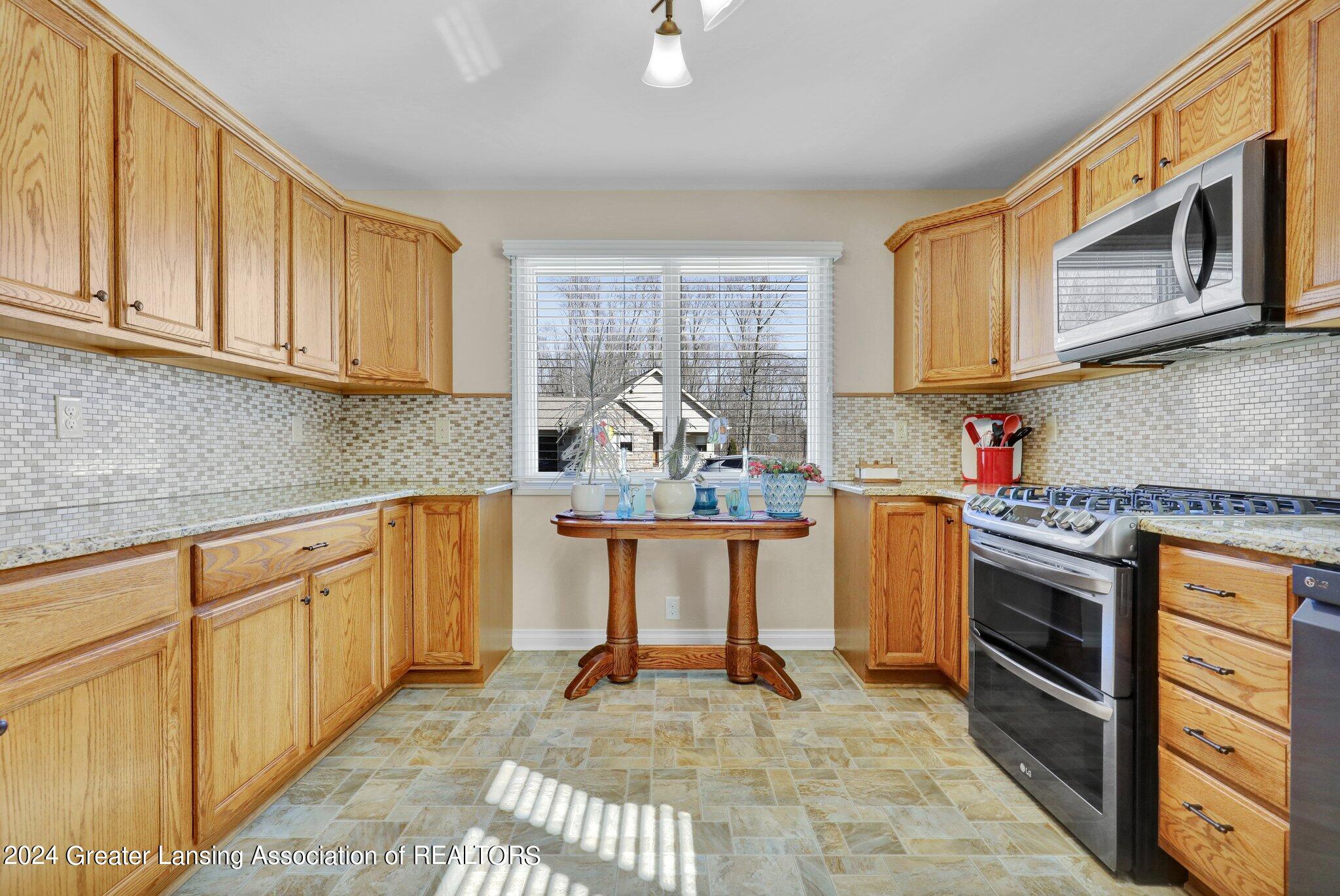 11469 Windmill Pointe, Unit 43 Clio, MI 48420 - Photo 8 of 29 17-web-or-mls-Open Ended Media-17 (3)