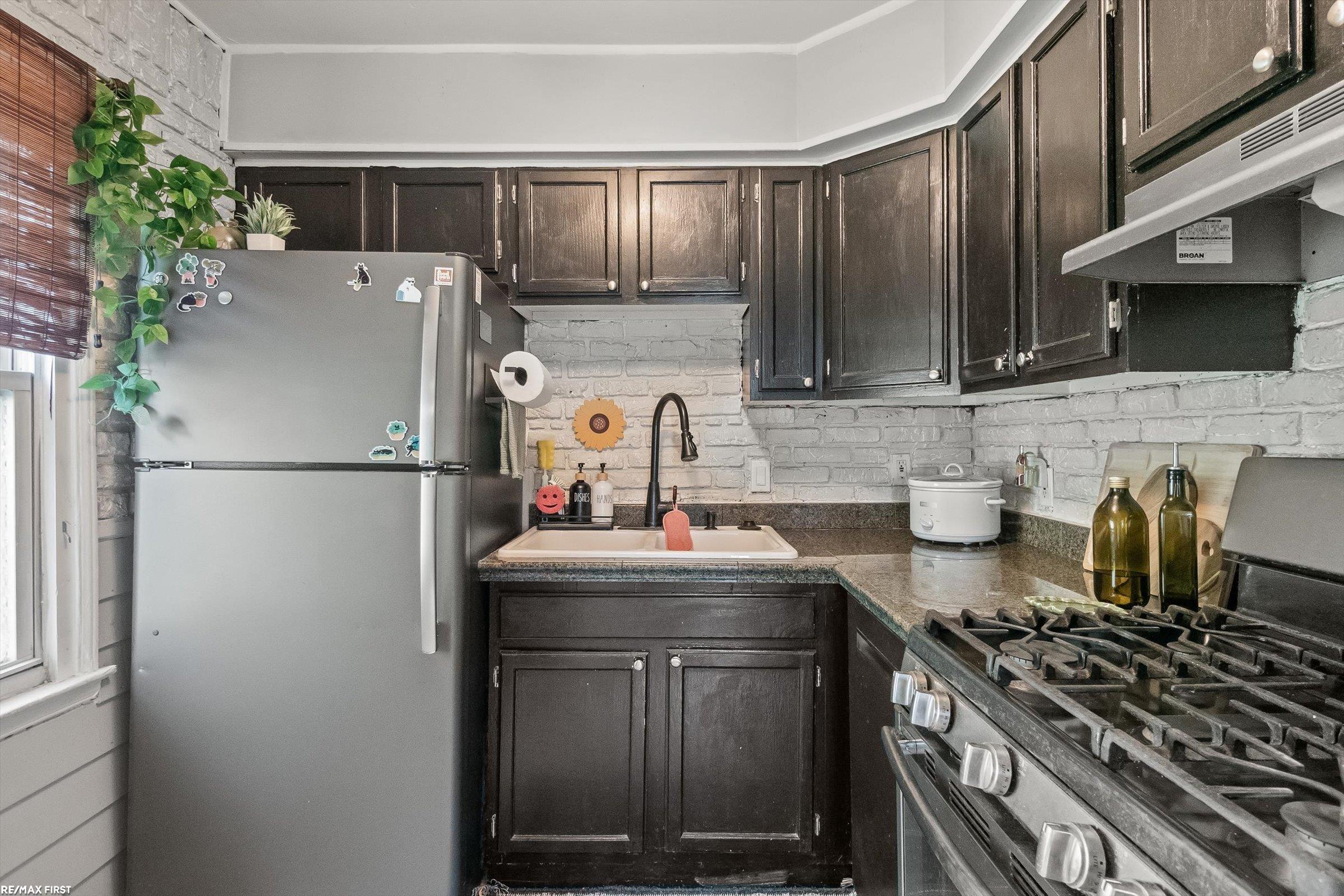 1079 Harvard Road Berkley, MI 48072 - Photo 7 of 32
