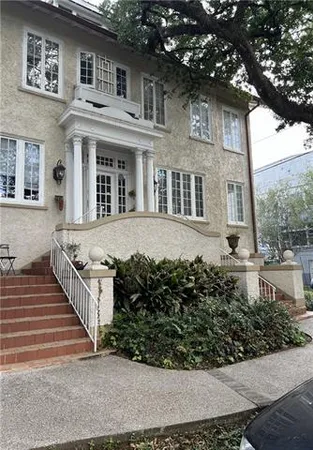 $1,900 | 7836 St Charles Avenue, Unit C, New Orleans, LA 70118