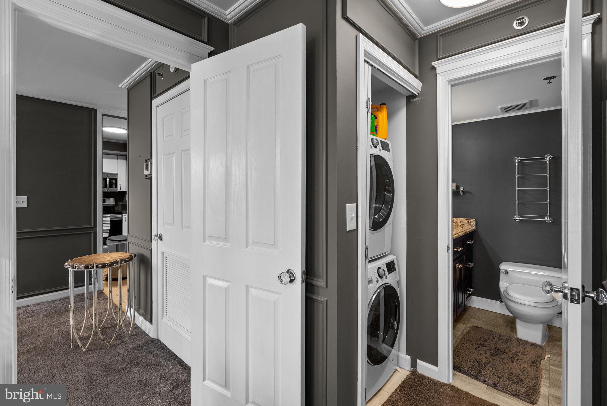 601 Pennsylvania Avenue Northwest, Unit 1502N Washington, DC 20004 - Photo 12 of 22 In-unit washer and dryer