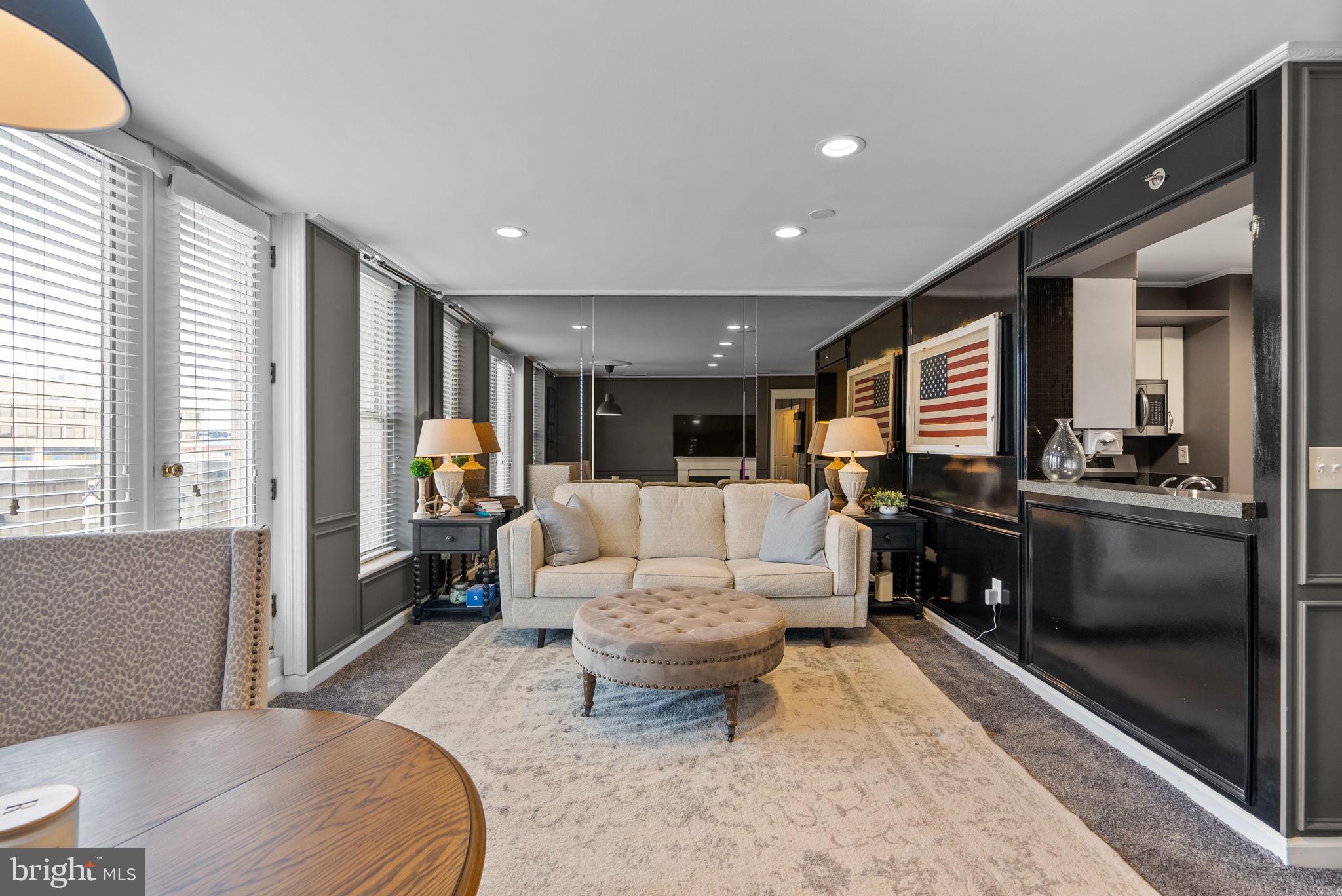 601 Pennsylvania Avenue Northwest, Unit 1502N Washington, DC 20004 - Photo 3 of 22 Dramatic color palette with picture molding