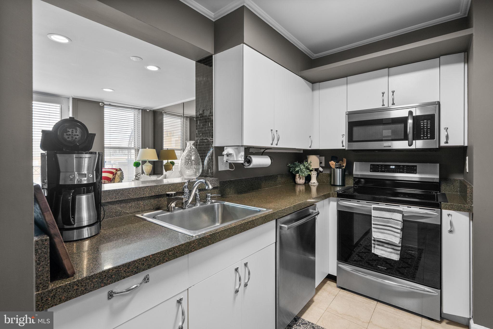 601 Pennsylvania Avenue Northwest, Unit 1502N Washington, DC 20004 - Photo 7 of 22 Efficient kitchen view to living room