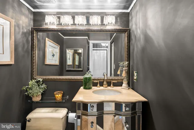 $560,000 | 601 Pennsylvania Avenue Northwest, Unit 1502N, Washington, DC 20004