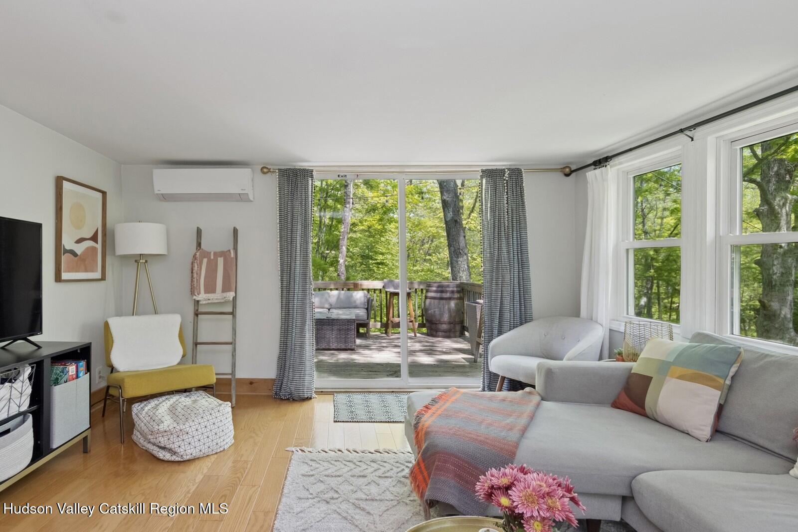 194 High Falls Road Saugerties, NY 12477 - Photo 14 of 37 Living room