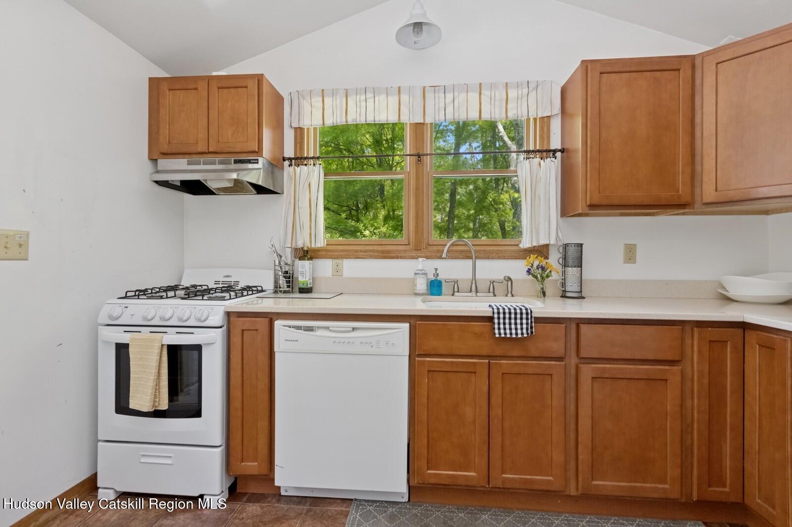 194 High Falls Road Saugerties, NY 12477 - Photo 4 of 37 Kitchen