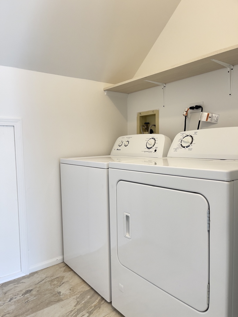 4480 Opal Drive Hoffman Estates, IL 60192 - Photo 14 of 18 a utility room with dryer and washer