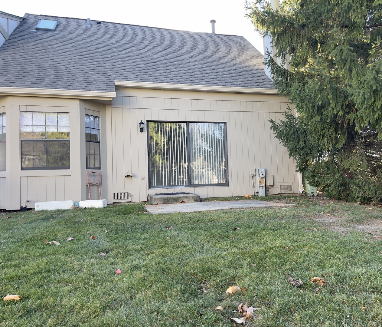 4480 Opal Drive Hoffman Estates, IL 60192 - Photo 16 of 18 a view of a house with backyard and garden