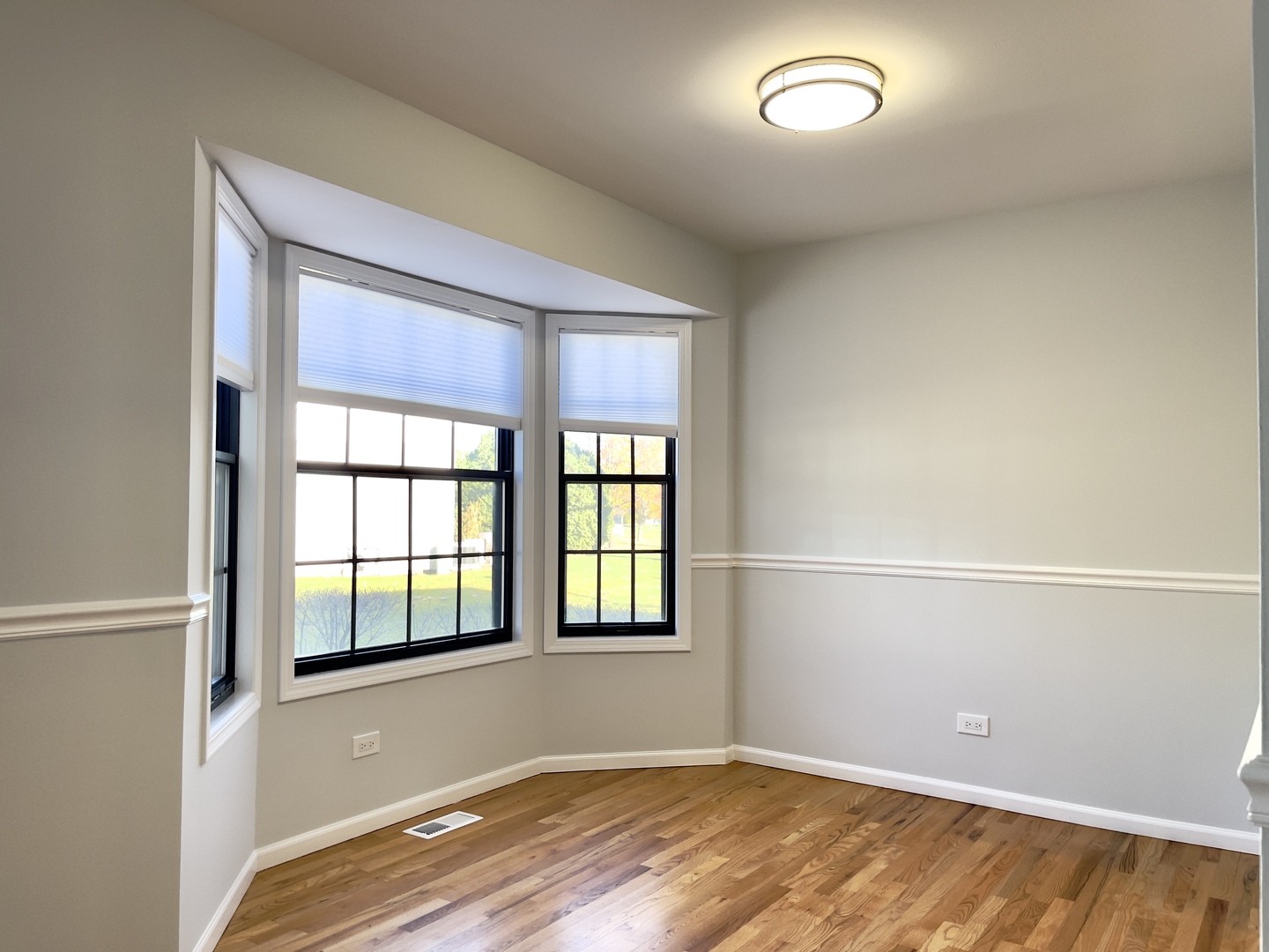 4480 Opal Drive Hoffman Estates, IL 60192 - Photo 6 of 18 an empty room with a window