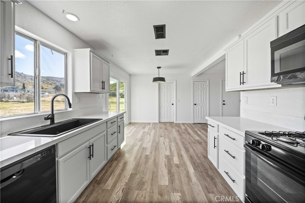 40054 Ridgemist Street Palmdale, CA 93591 - Photo 9 of 21