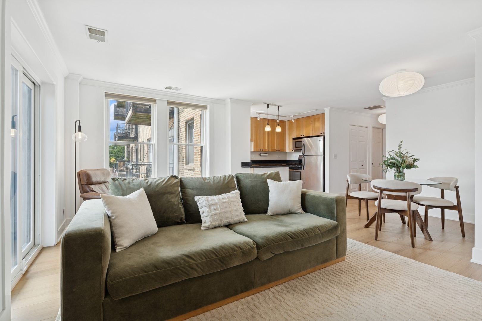 4144 North Sheridan Road, Unit 408 Chicago, IL 60613 - Photo 6 of 19 Gallery Image 6
