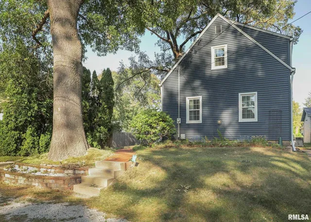 $152,000 | 421 10th Street, Unit A, Silvis, IL 61282