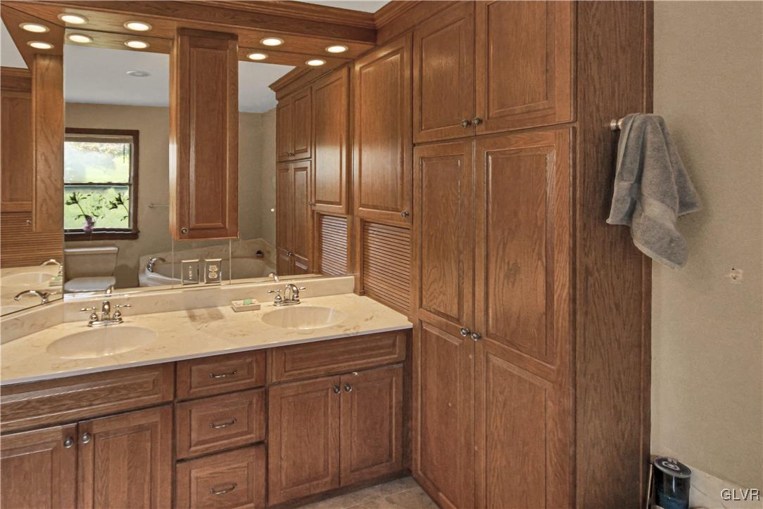10036 Weiss Road Breinigsville, PA 18031 - Photo 21 of 44 Gallery Image 21