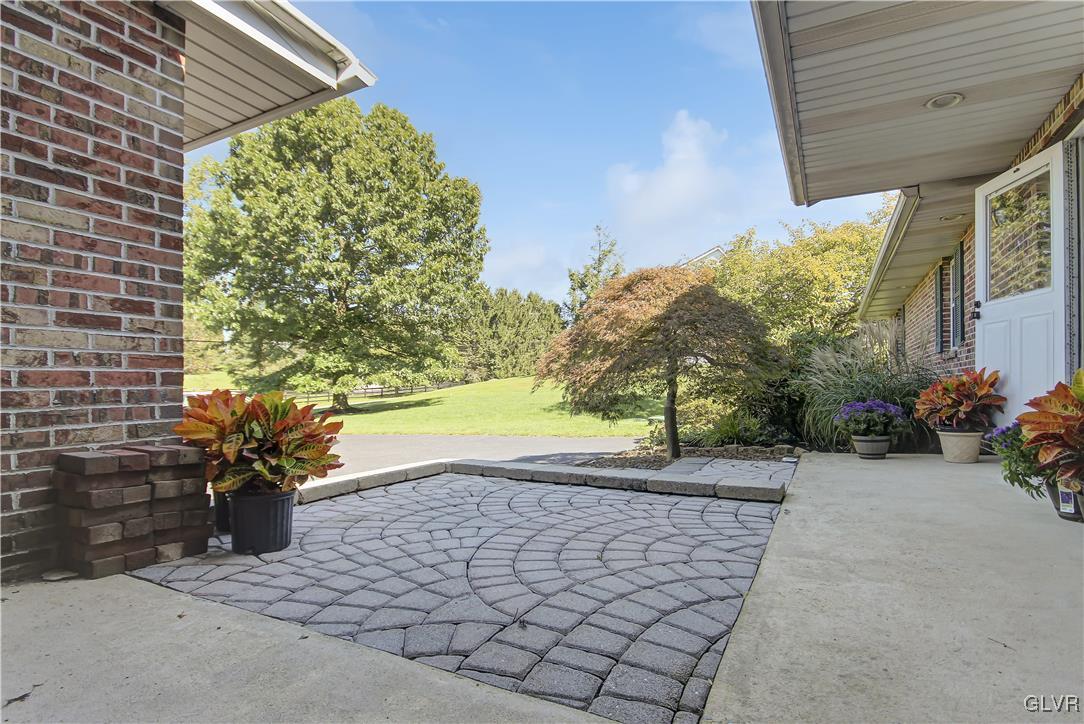 10036 Weiss Road Breinigsville, PA 18031 - Photo 3 of 44 Gallery Image 3