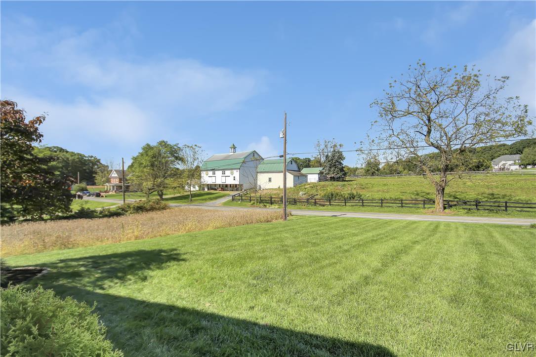 10036 Weiss Road Breinigsville, PA 18031 - Photo 38 of 44 Gallery Image 38