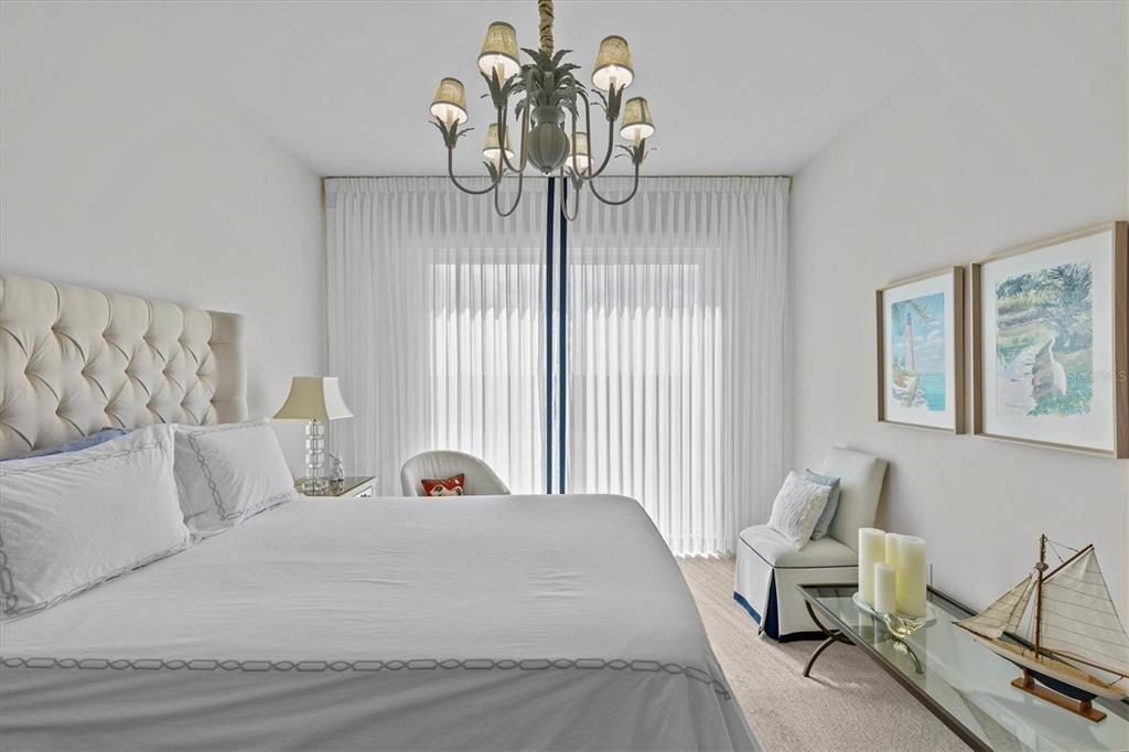 1020 Sunset Point Road, Unit 510 Clearwater, FL 33755 - Photo 14 of 44 a bedroom with a bed and window