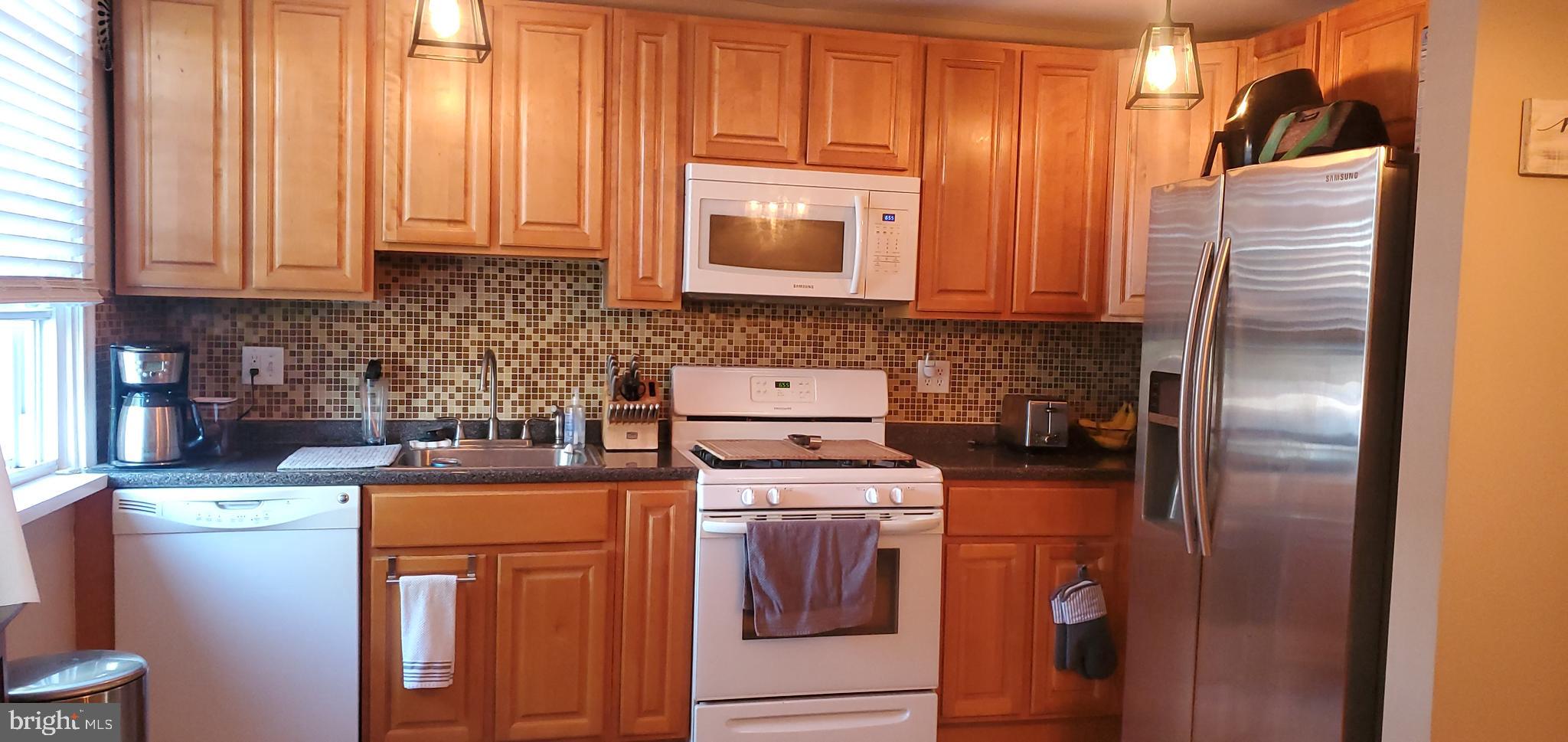 3312 Fordham Road Philadelphia, PA 19114 - Photo 6 of 34 Kitchen cabinets
