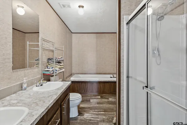 a view of a small house with yard