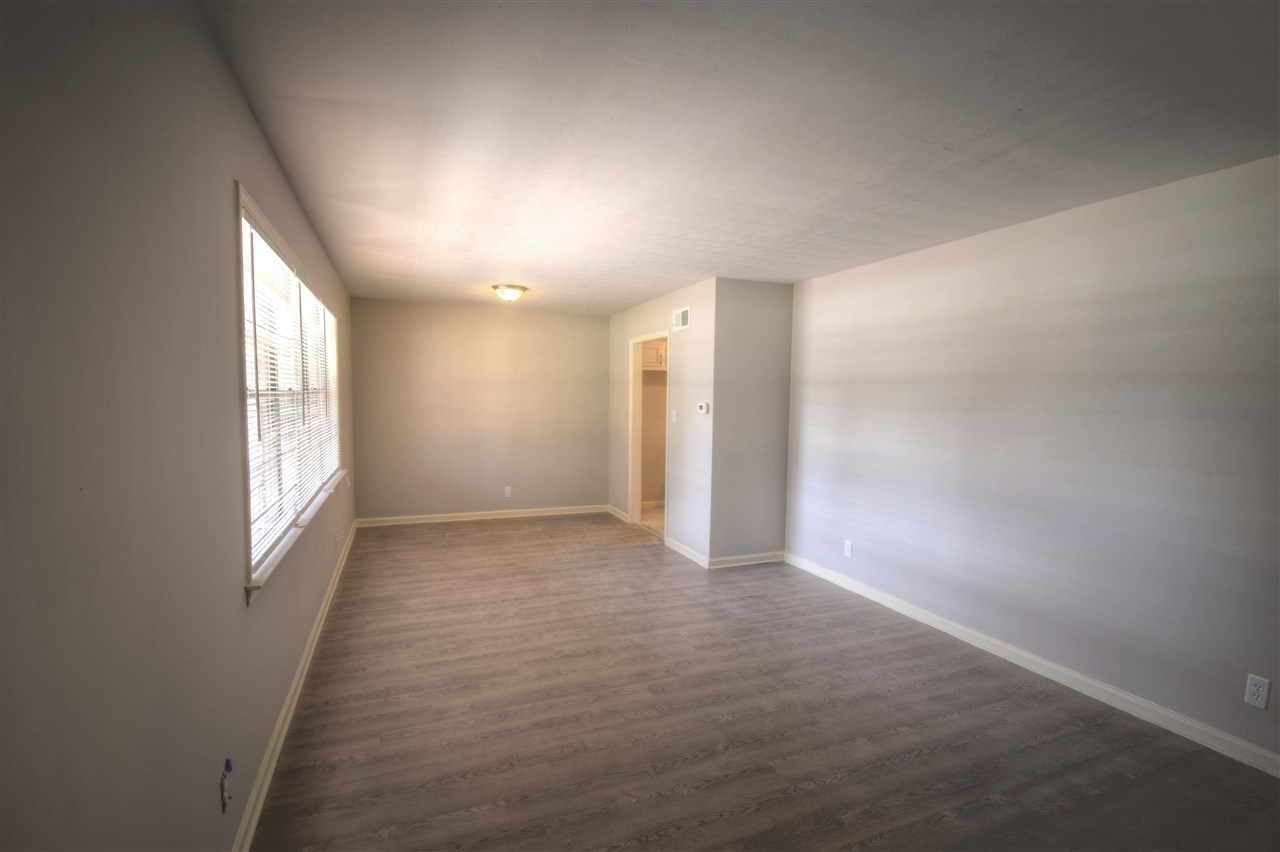 1366 East Holmes Road Memphis, TN 38116 - Photo 2 of 3 Gallery Image 2