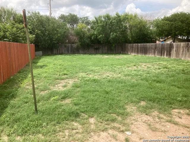 $29,500 | 133 Sutton Place, Uvalde, TX 78801